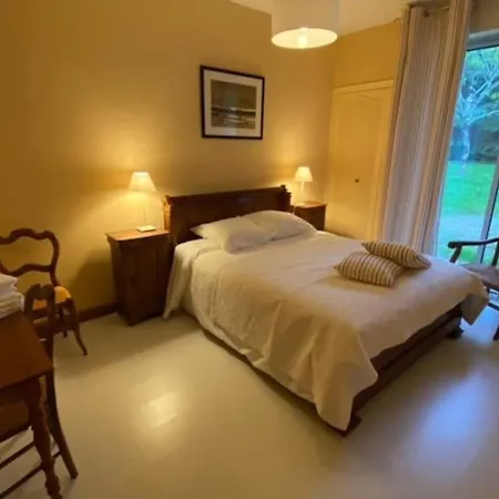 A L'oree De La Piaine