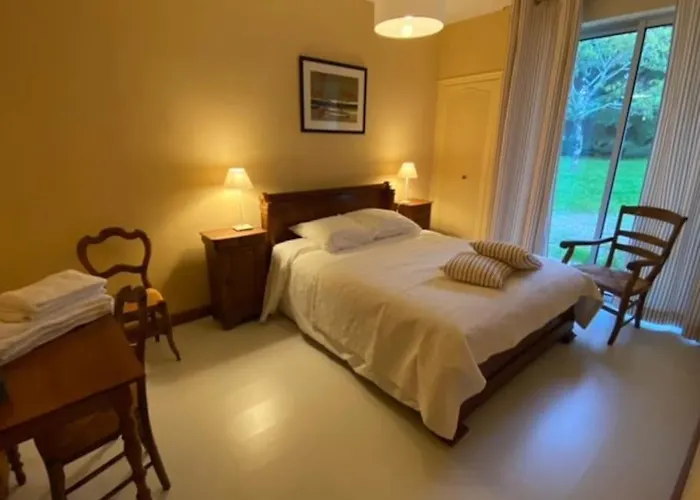 A L'oree De La Piaine